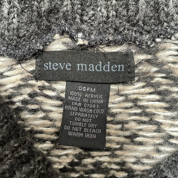 Steve Madden geometric poncho vest turtle neck black white knit OS - Picture 9 of 13